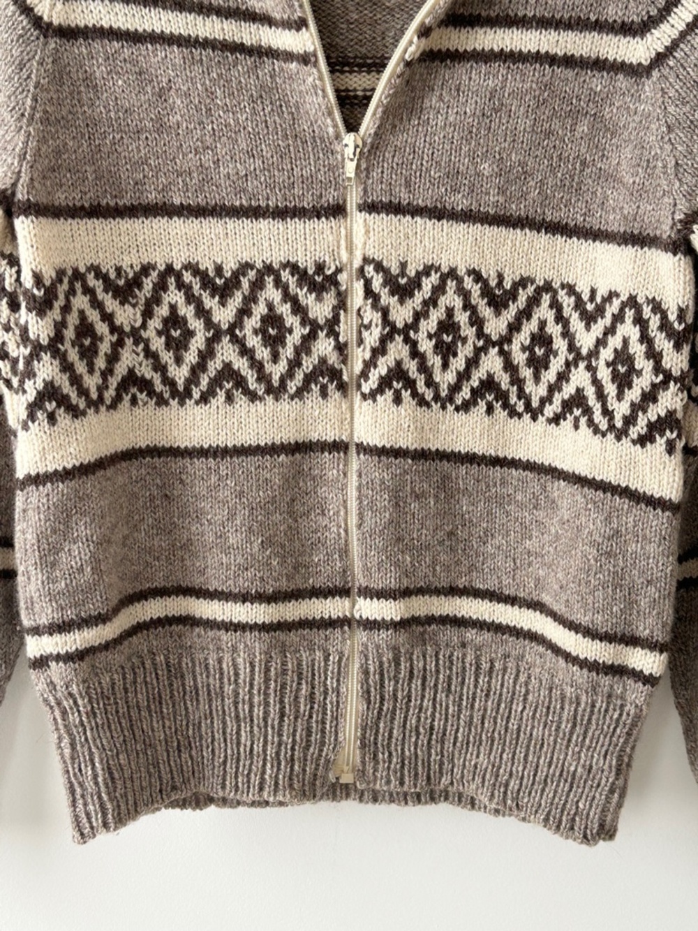 Kauri Kraft 100% Pure Virgin Wool Handknit Cowichan Style Cardigan - Picture 3 of 16